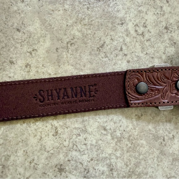 SHYANNE WOMEN'S FLORAL EMBOSSED BUCKLE BELT - Picture 5 of 6